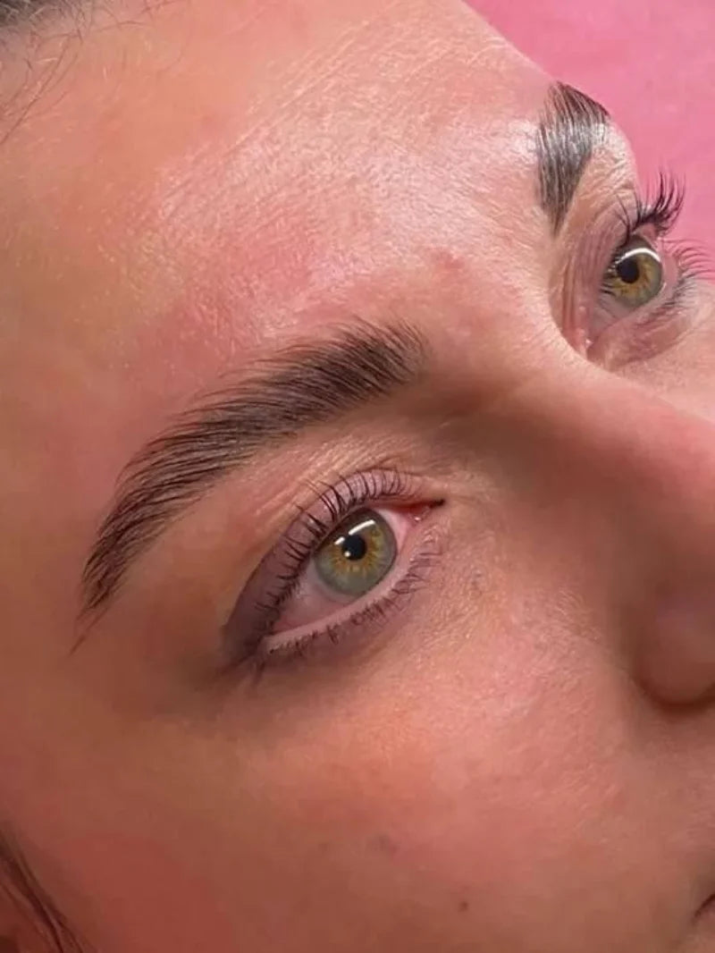 Fluffy brows, wenkbrauw lift